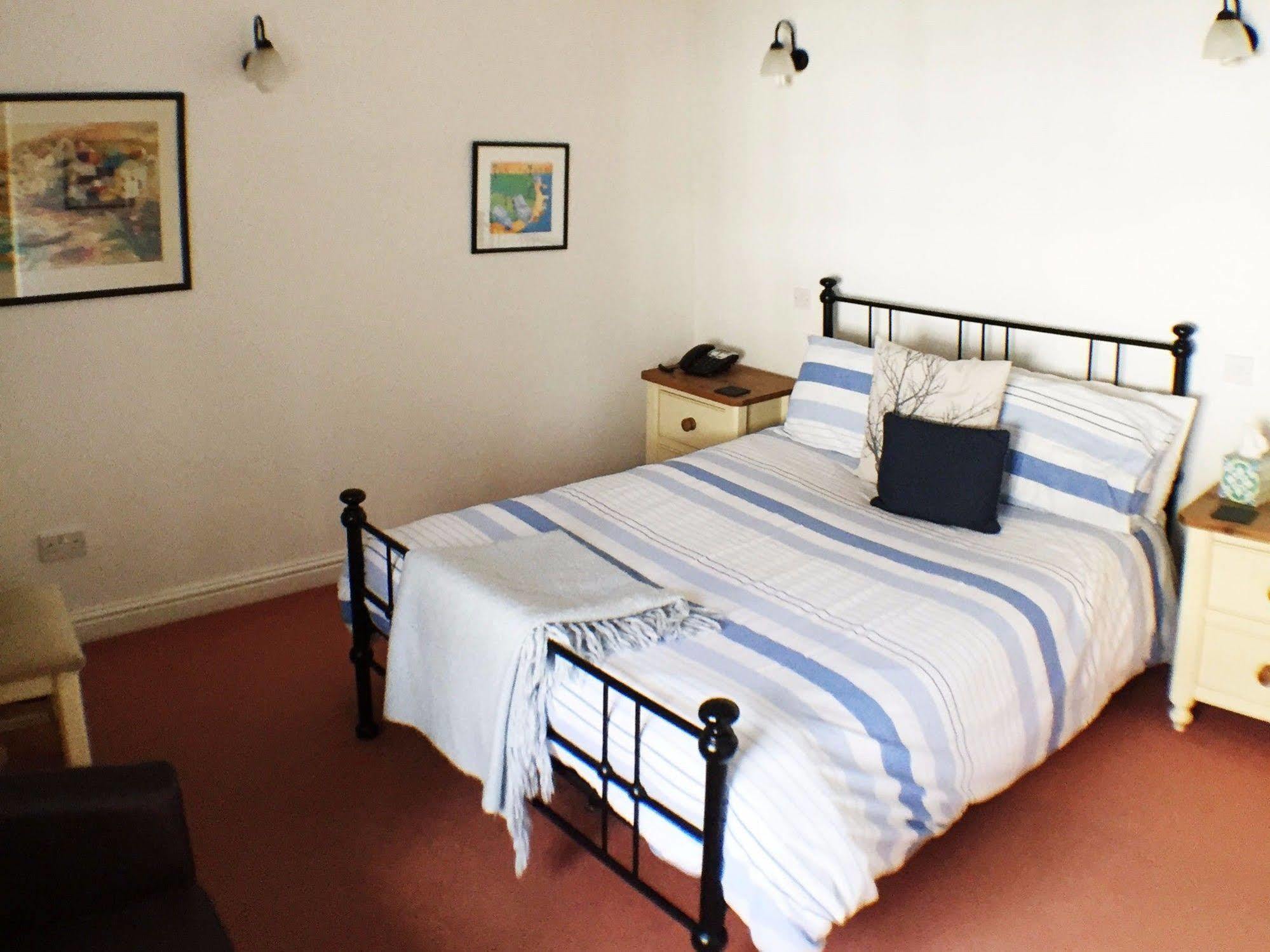 The White Hart Hotel Sherington Buitenkant foto
