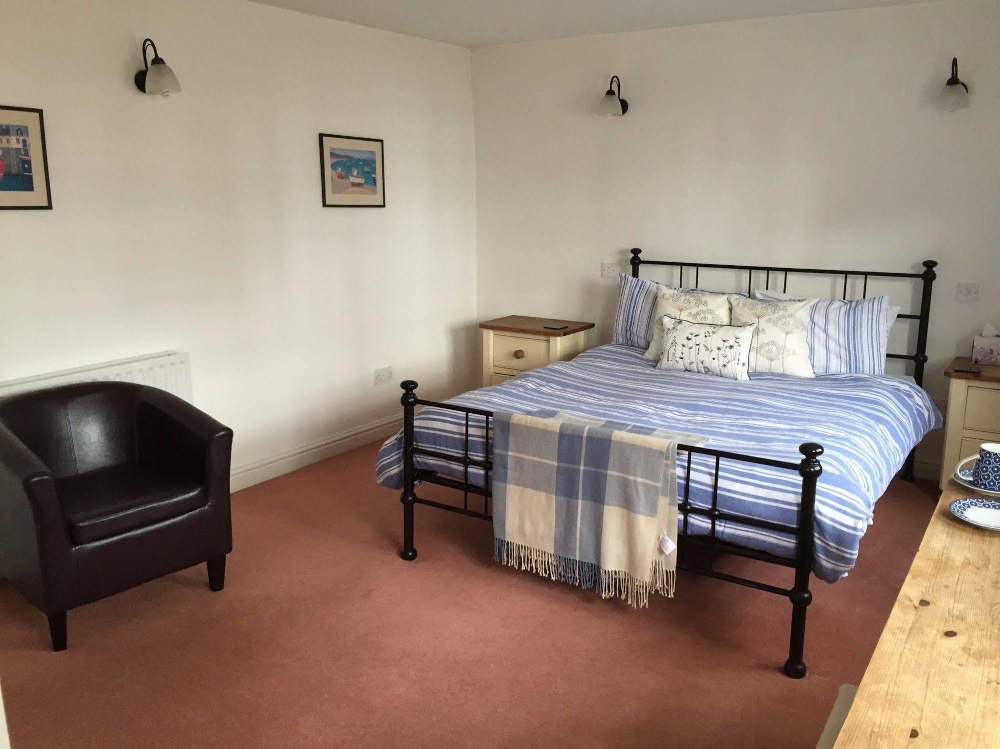 The White Hart Hotel Sherington Buitenkant foto