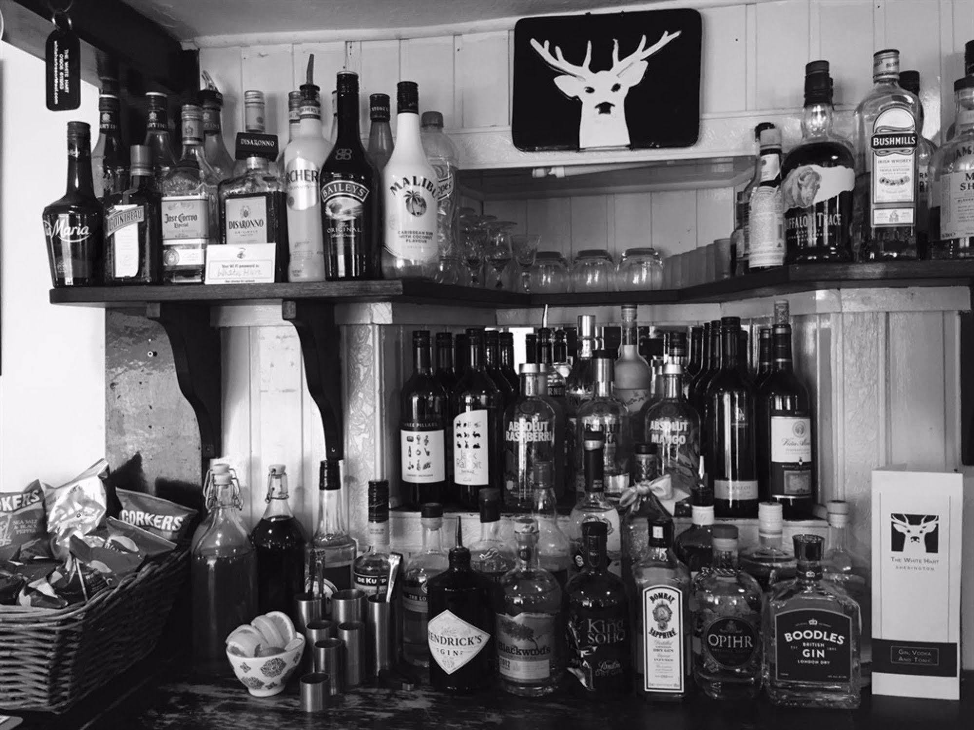 The White Hart Hotel Sherington Buitenkant foto
