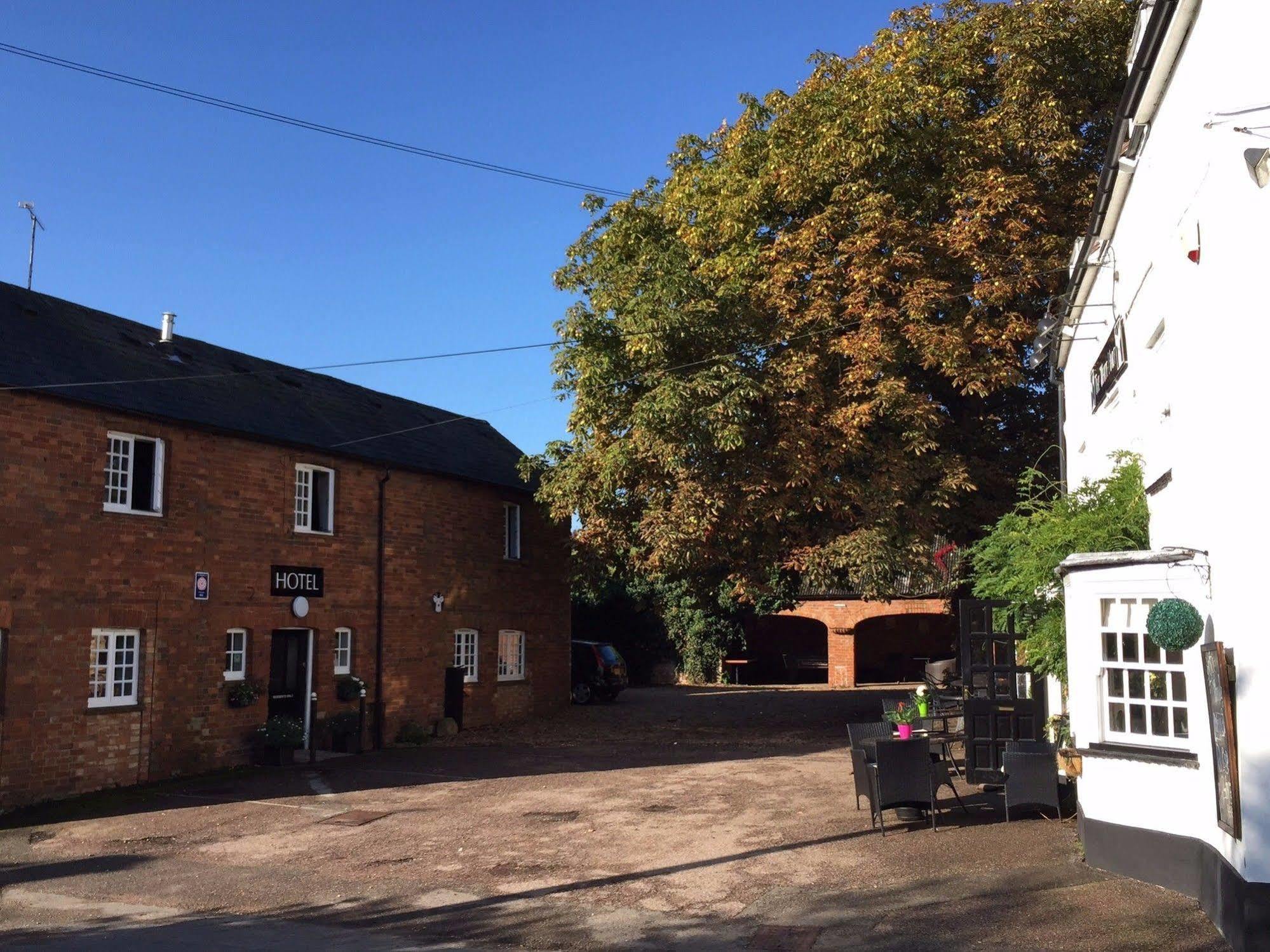 The White Hart Hotel Sherington Buitenkant foto