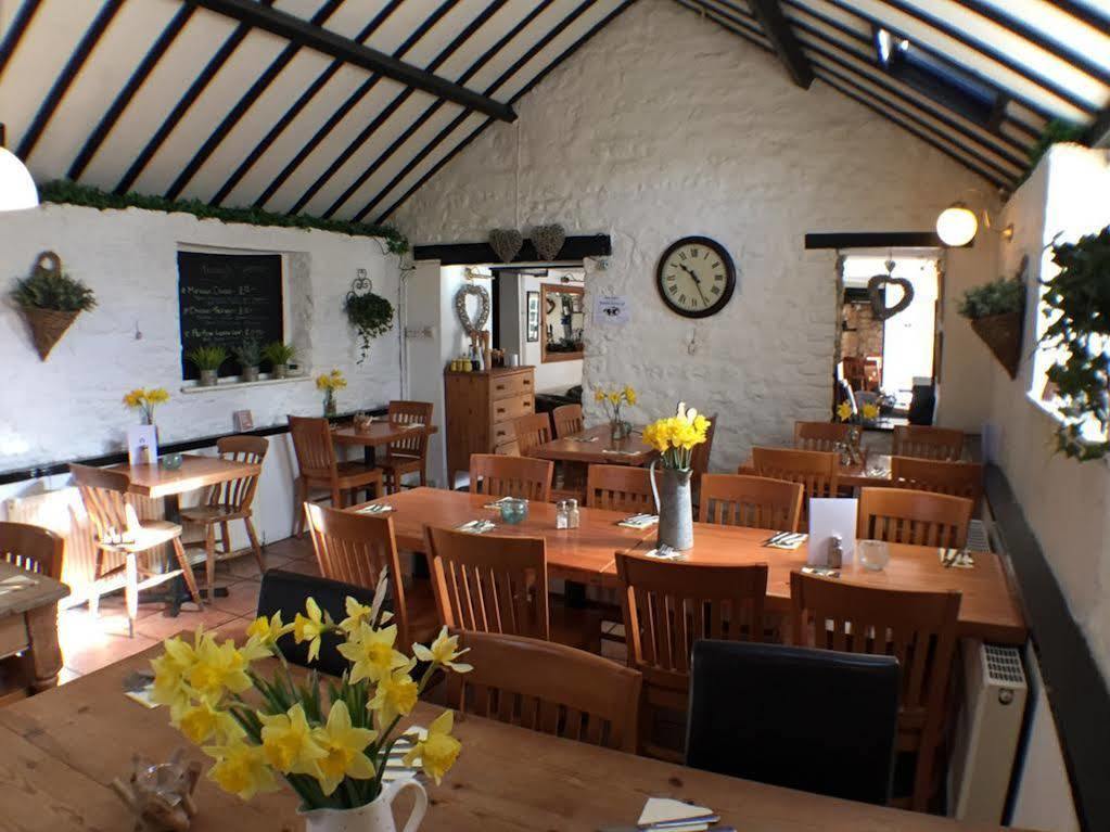 The White Hart Hotel Sherington Buitenkant foto