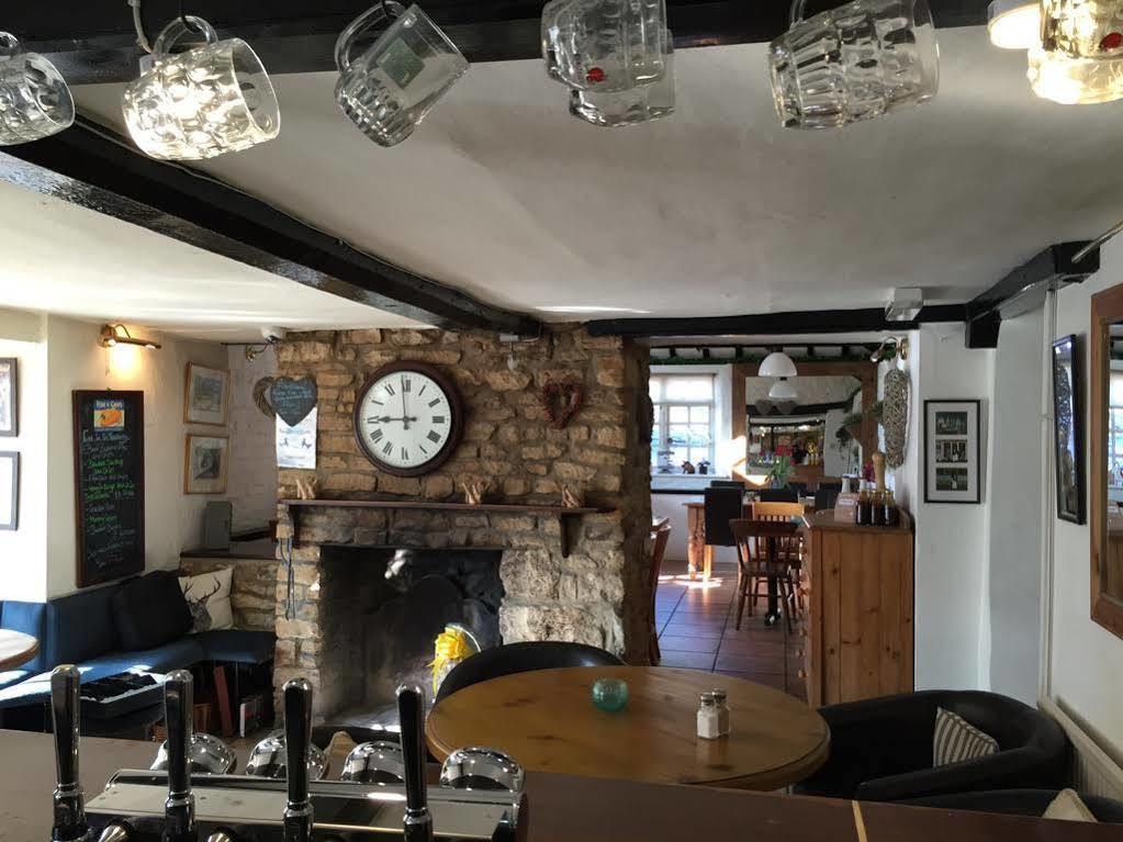 The White Hart Hotel Sherington Buitenkant foto