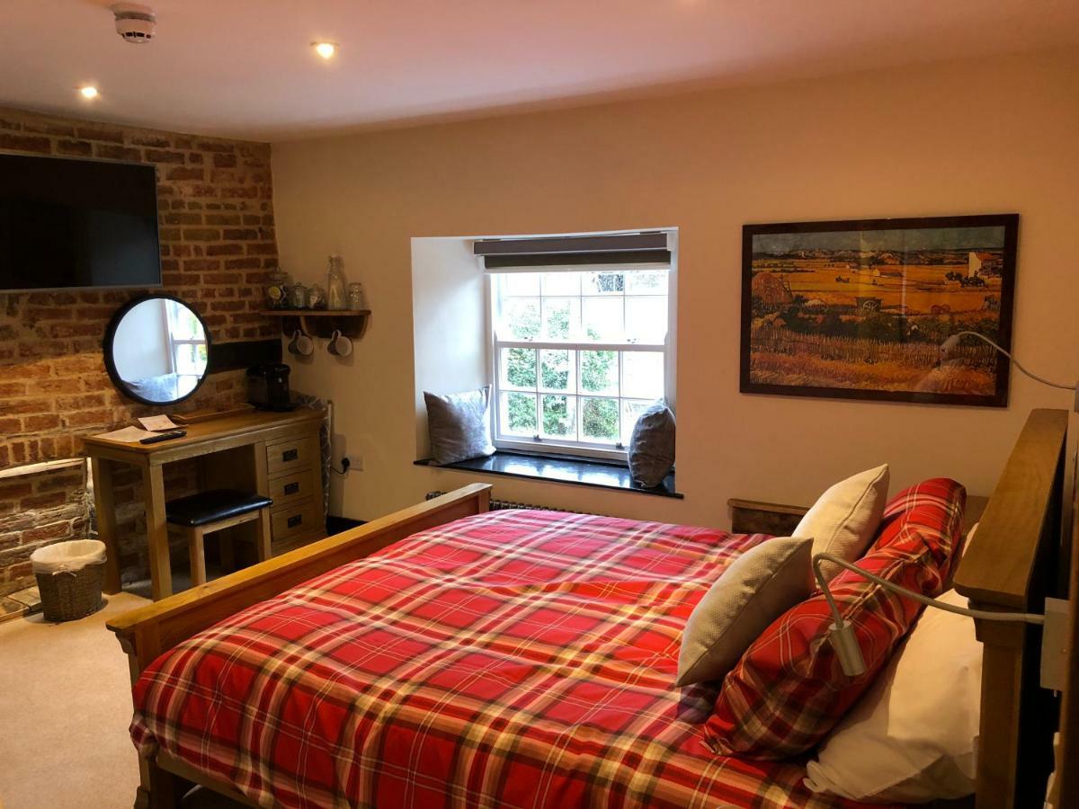 The White Hart Hotel Sherington Buitenkant foto