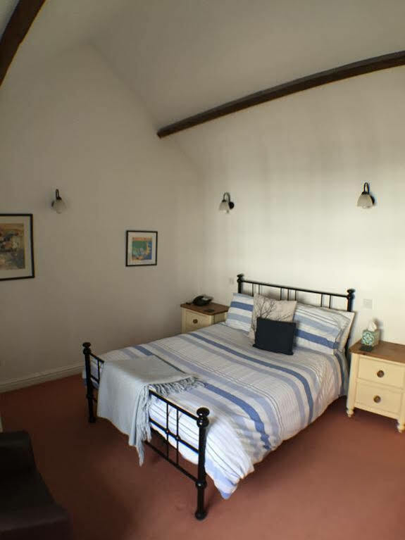 The White Hart Hotel Sherington Buitenkant foto